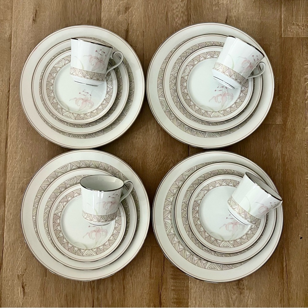 16 PCs LENOX BOUQUET COLLECTION‎ Pink Lily, 4 Pcs Place Settings, 1980s Mint